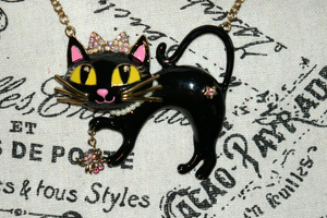 Betsey Johnson Black Cat Spider Princess Kitty Enamel Pendant Statement Necklace